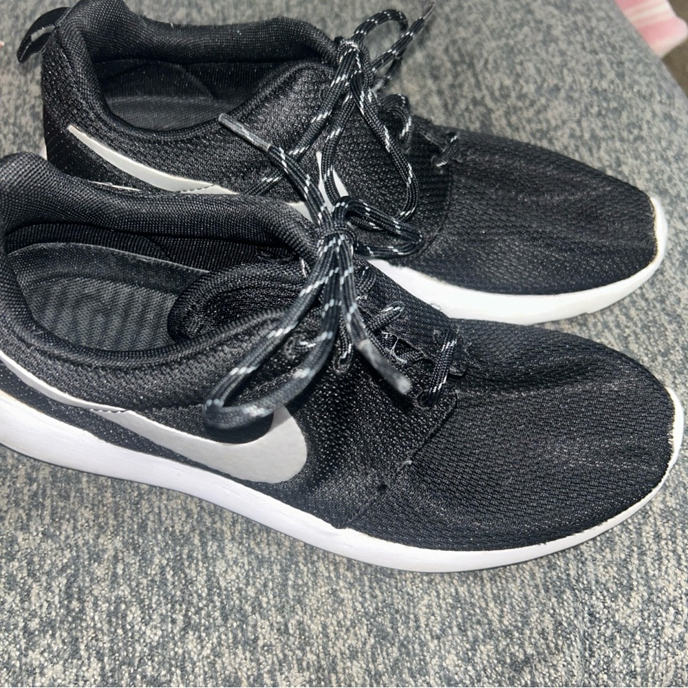 Nike Roshe Run One Black Metallic Silver Platinum White 511882-094 Women's Size8